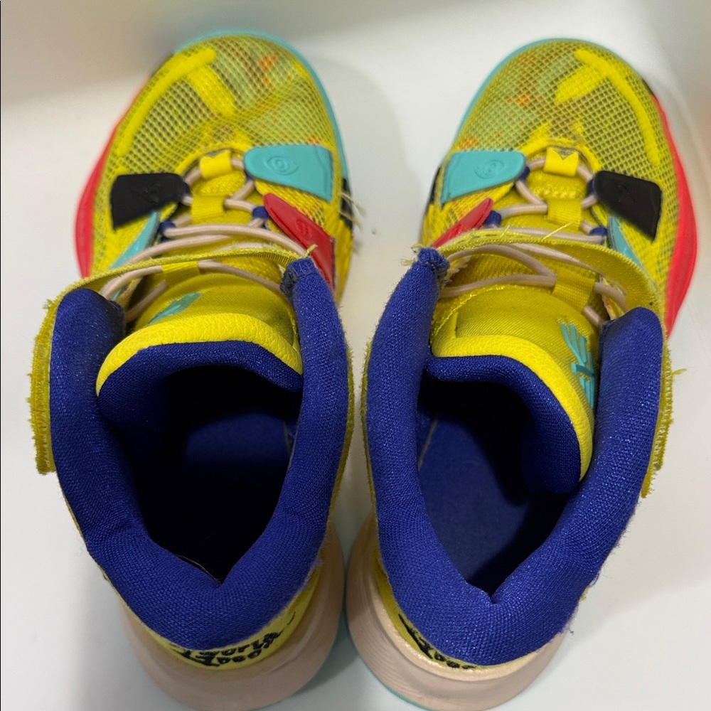 Us 2Y
The Nike Kyrie 7 1 World 1 People Electric Yellow - Picture 4 of 7